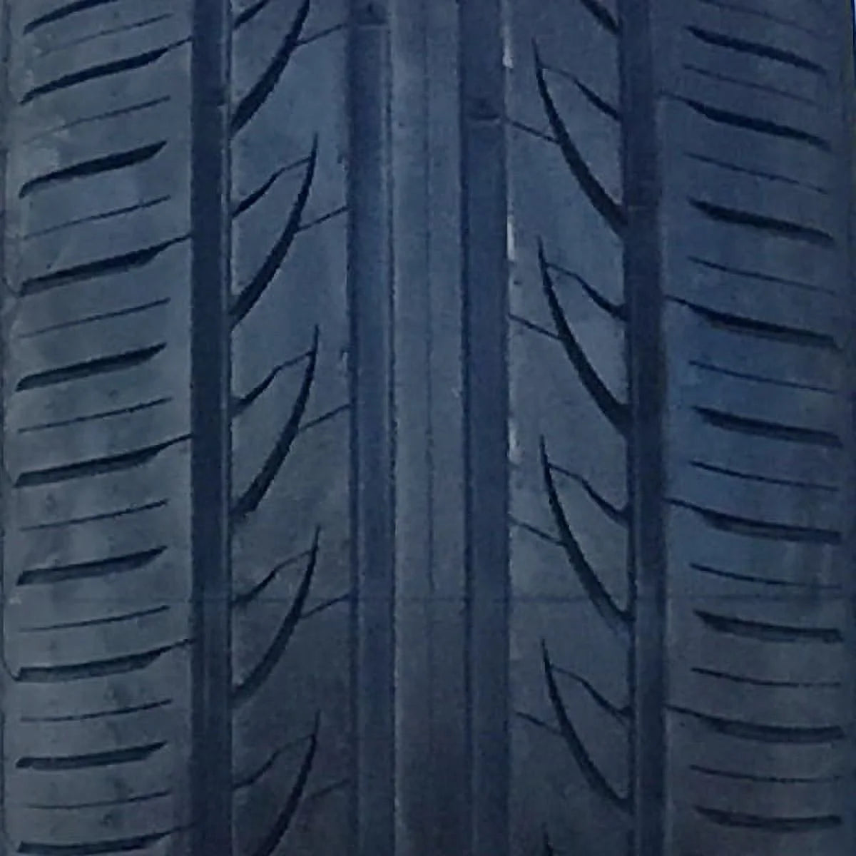 235/50ZR18 All Season High Performance Tires V575441