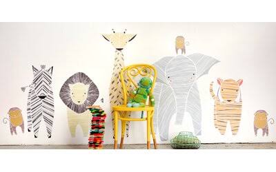 8 Piece Safari Animal Wall Decal Set N91313