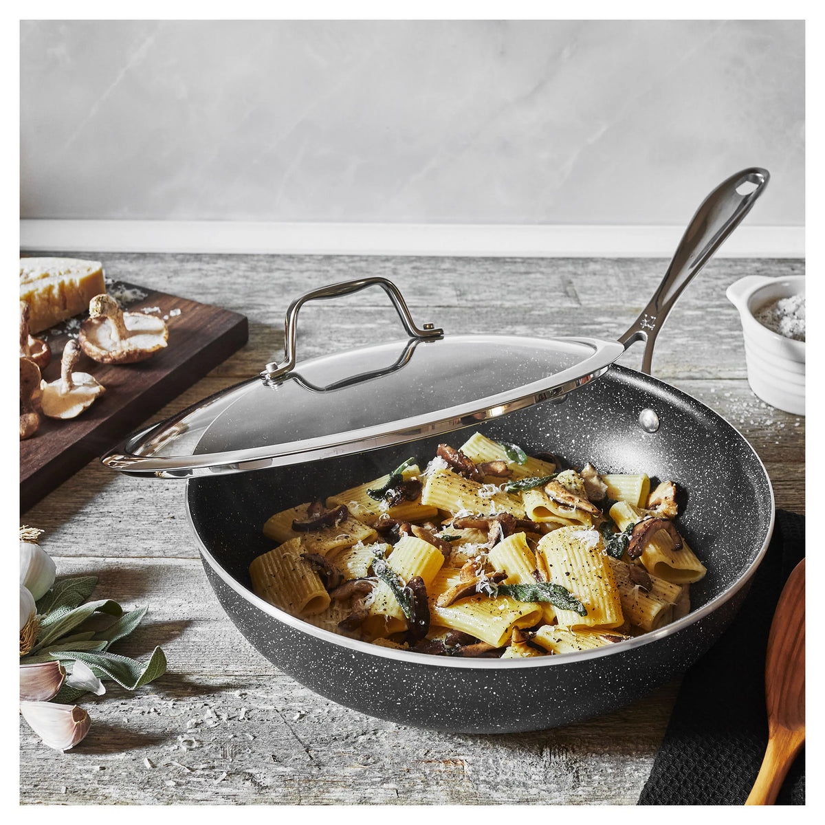11 Aluminum Non-Stick Pan with Lid R645723
