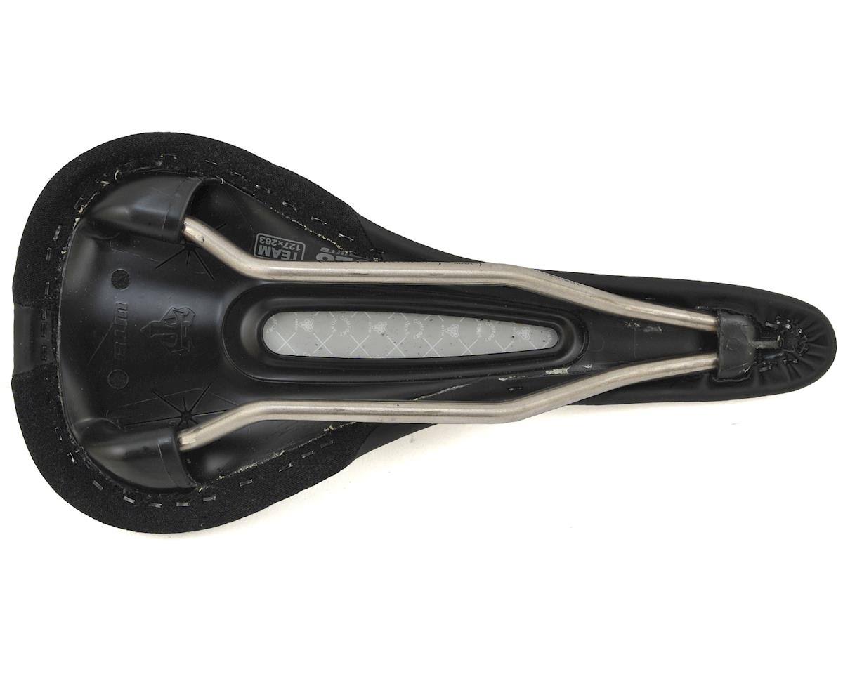 Black Saddle I87032